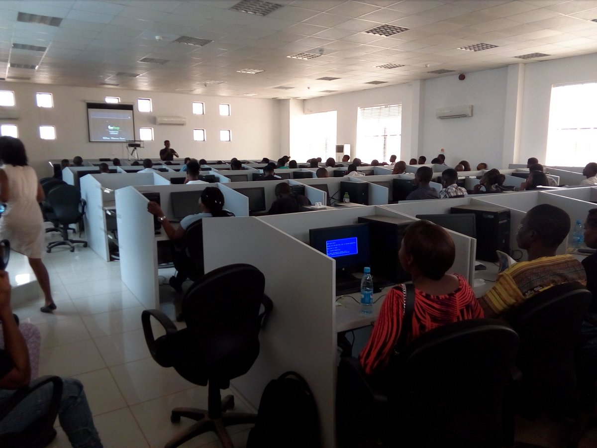 celebritydev's tweet photo. Smart Developers Uses Smart Tools. @ForloopAsaba 
#forLoopAsaba https://t.co/F39RFA5Ohd