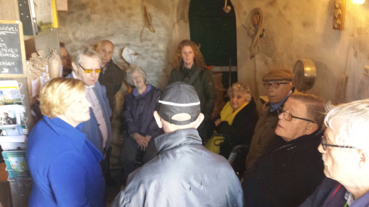 Ambassadeurs bezoeken Molen de Kersenboom met ouderen uit Ridderkerk daarna koffie met gebak bij Ross Lovell. Mooie ontmoeting!