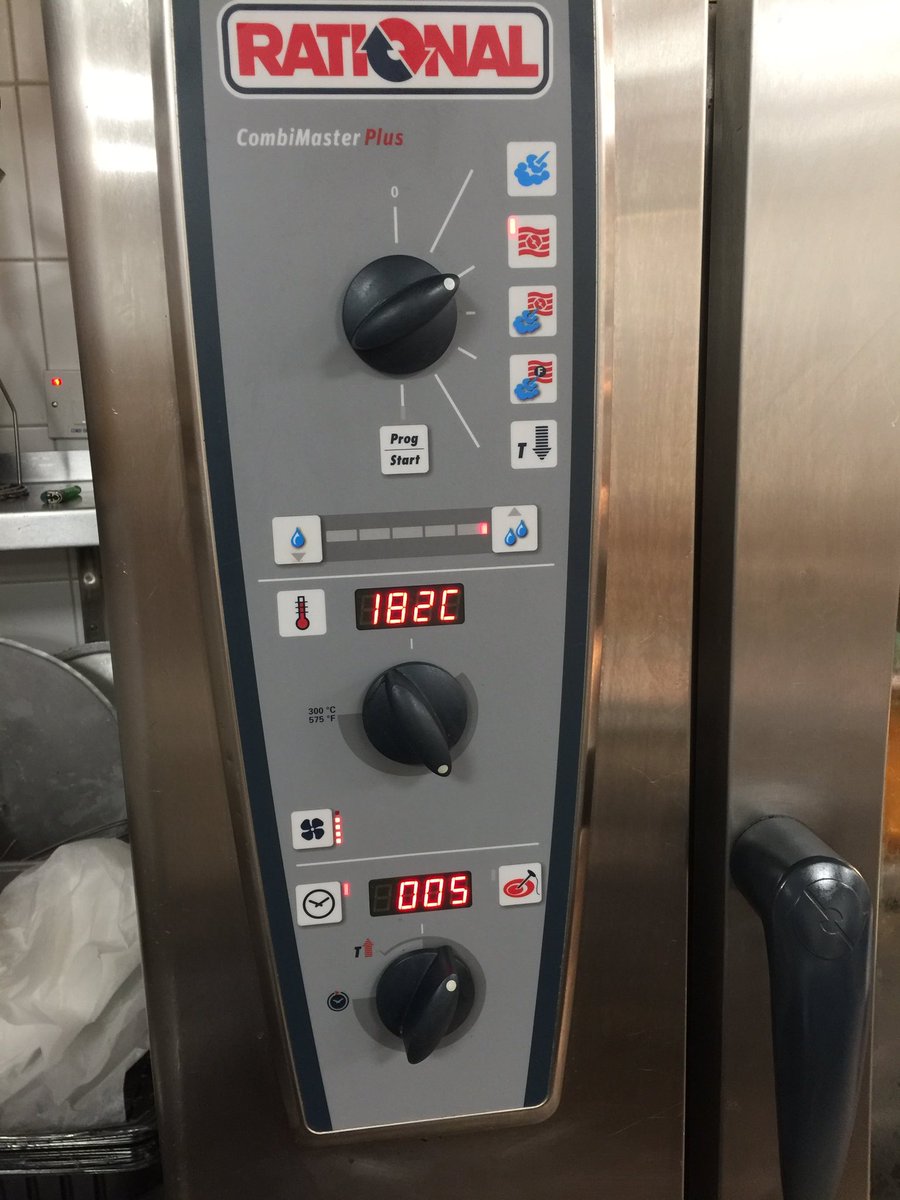 ant_od's tweet photo. I am spoilt with the daily use of #whitefficiency @RATIONAL_AG buts it's good to come back to a bit of old school #combimaster https://t.co/WN7Qgbq2jr