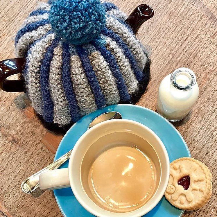 crayonsandforks's tweet photo. Flexible working at its finest! In the pub (wine later) drinking tea from a teapot with a tea cosy accompanied by … https://t.co/CvvPlc5Gs7 https://t.co/fxvh5thi0q