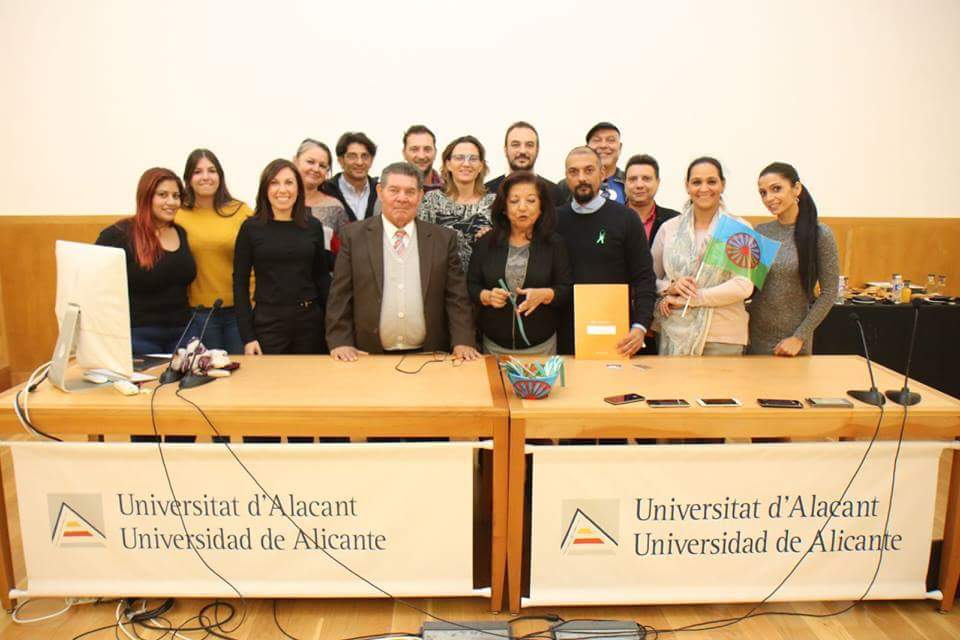 Ververipen's tweet photo. Cátedra de Cultura Gitana de la Universidad de Alicante.
La primera reunión contó con las entidades gitanas FAGA, FSG, Federación Maranata, Arakerando, Ververipen, Asociación de Juristas Gitanos, El Ker de Los Chavorros y La Fragua. https://t.co/2VTlWeet7c https://t.co/a7x0Eu75oZ