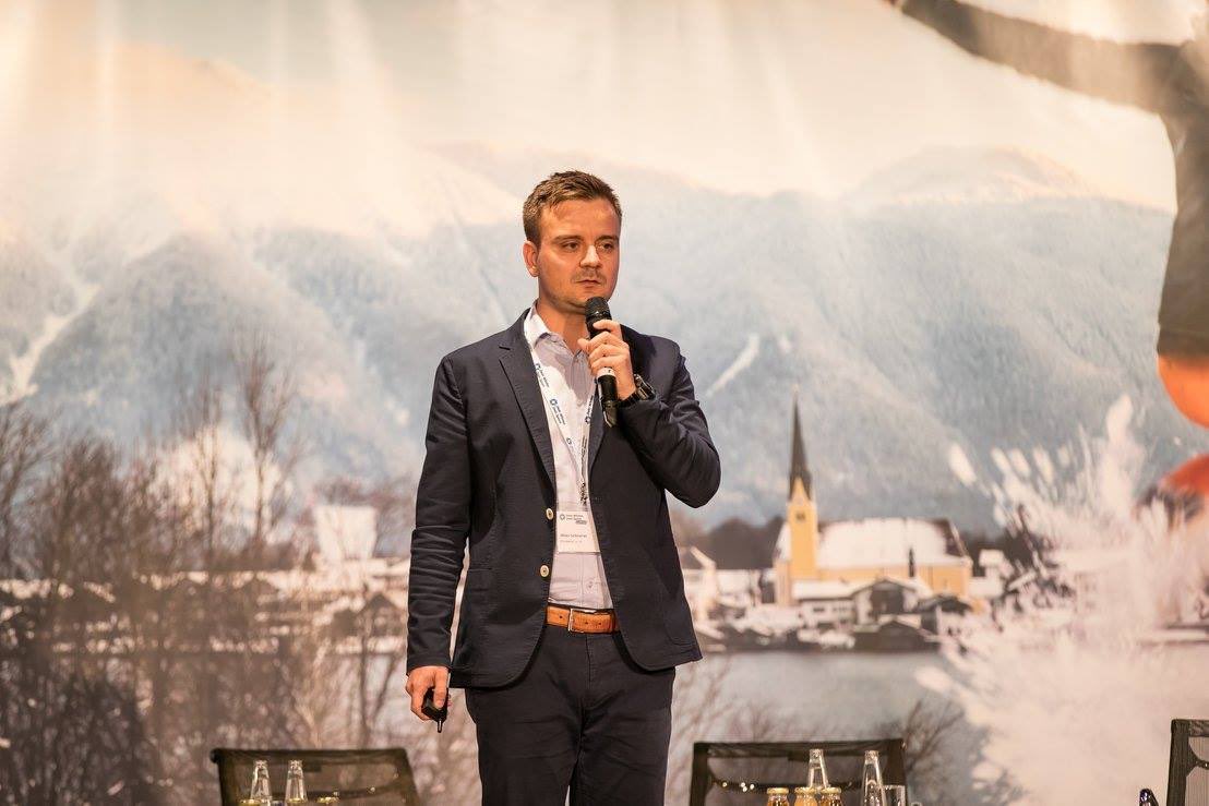 price_wise's tweet photo. “Kundenidentifizierung ist der Schlüssel zur Skigebiet Digitaliesierung.” @mschnorrer redet über Zukunft des Wintersports @DWDS_Initiative summit 2017 #deinwinterdeinsport #wintersportkongress #dwdssummit #zukunftwintersport https://t.co/Tgfth5SHaV