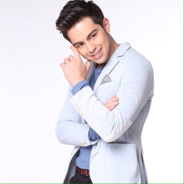DCdanielaa's tweet photo. Bilang fan mo, susuportahan kita sa paraang kaya ko. I love you idol, Derrick Monasterio. Always &amp; 5ever!

Derrick Monasterio 
#DerrickMAsJunPyo 
@derrickleander @gmanetwork @ArtistCenter https://t.co/5L8LnXRzSN