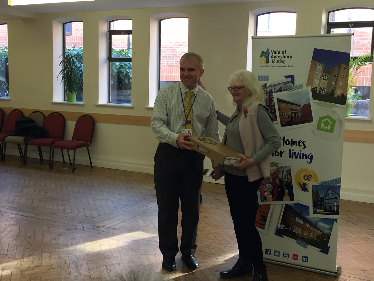 hellofairhive's tweet photo. Handing out the top raffle prize-a brand new tablet! Shopping vouchers for 2nd and 3rd place #CIW2017 #Communities4Life #Volunteers https://t.co/utMvFuwVf5