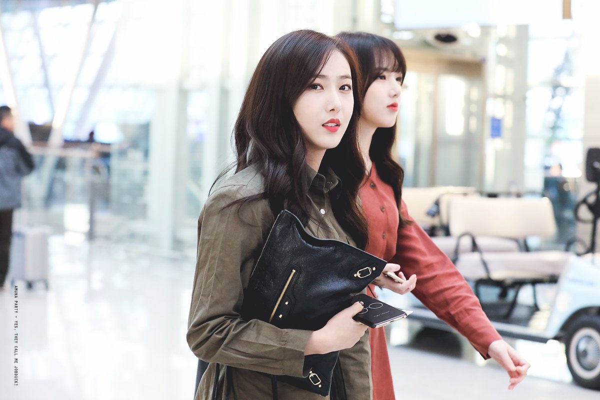amunaparty's tweet photo. 171028 출국 #여자친구 #신비
https://t.co/nHmWE7Gh62 https://t.co/wjv09wIvXV