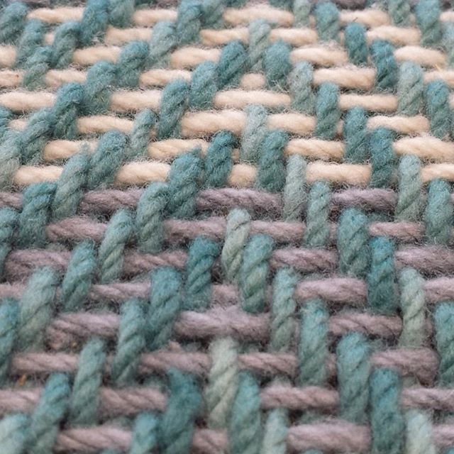 CestariWool's tweet photo. Re-post: super squish @cestarisheep 3ply merino. So soft, amazing smell, and beautifully kettle dyed. #weaving #cestariwool  📷: @dltextiles https://t.co/fMxd58AXlV