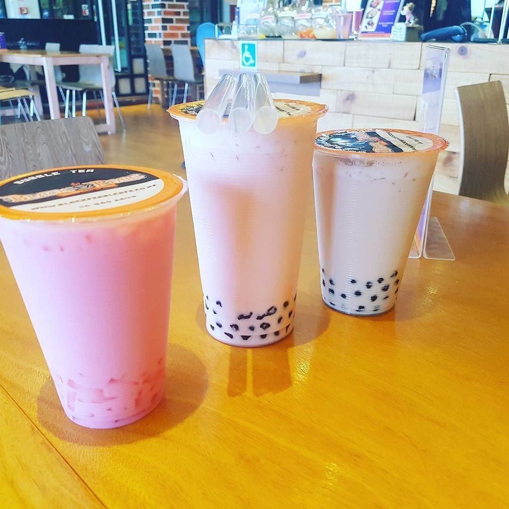 BubbleTeaSupply's tweet photo. 📷#Repost @shandairs Bubble tea ~☆ @kayshabay_97 @ryskitbiscuit
#newfriends #palmerstonnorth #bubbletea #refreshin… https://t.co/EALybgOtqH https://t.co/M7TKaxS6LP