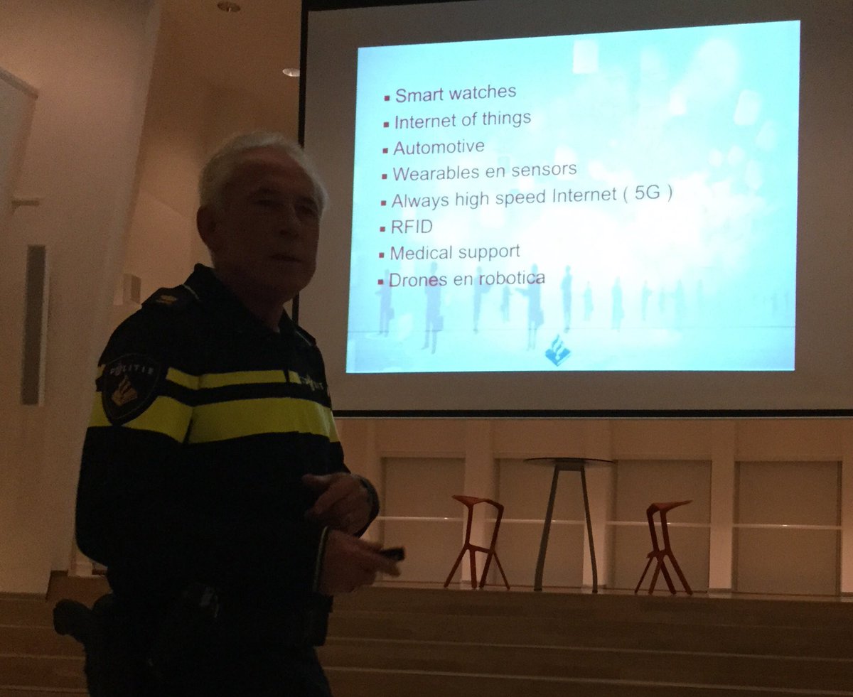 jacovanhoorn's tweet photo. Nu op congres #TvdP met @rondemilde over enorme techn. ontwikkelingen. Opnieuw de vraag wat dit vraagt en voor kansen biedt voor de politie. https://t.co/akCFCElqTB