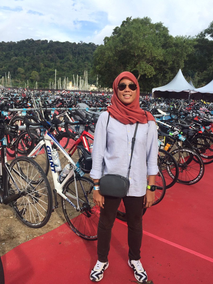 madihahsaleh's tweet photo. #IMMY2017 Day 1 : My relay team during expo, bike check in, bike porn, swim gear for tomorrow. 🏊🏻‍♀️ https://t.co/VTwBiDsIjD