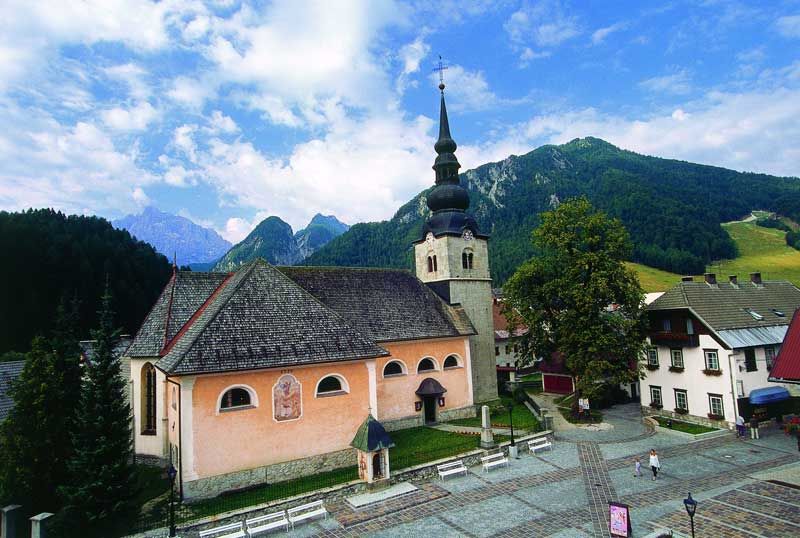Eliteslovenia's tweet photo. #Movie producer Ernest #Escaler says Kranjska Gora is the cleanest town he ever saw! #Slovenia #skiing #wintersports #Ljubljana #scandinoir https://t.co/0FmDdur023 https://t.co/Zu7fkQ4B4Y