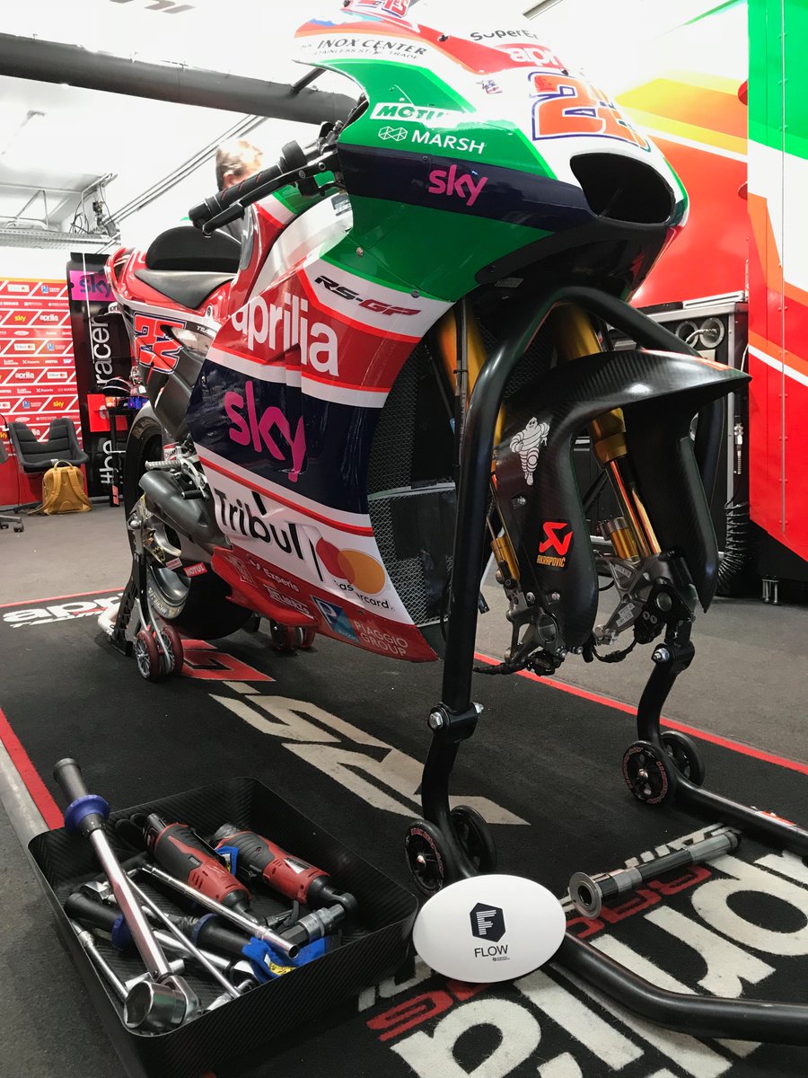 BrunelloBinetti's tweet photo. @everyware_iot sensors Flow are monitoring visitors’ movements at  @ApriliaOfficial venues at the #ValenciaGP 2017 #MotoGP @BacktoWork2 https://t.co/AfWacLz6rU