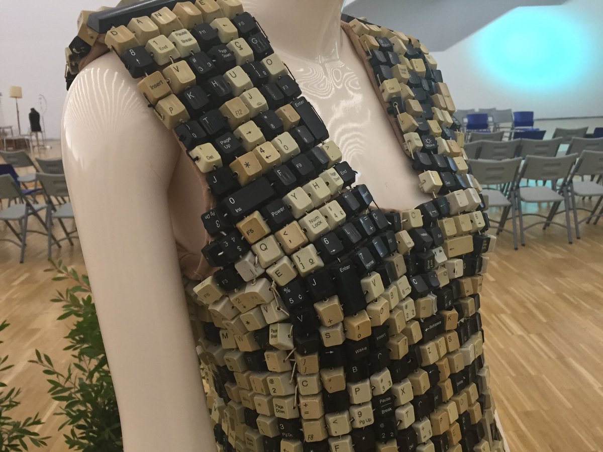 GemmaRullo's tweet photo. #BEFF ets estudiant de Moda? Som capaços de fer un desenvolupament local sostenible? Vine a la Fira de Moda Sostenible avui i demà al @museudeldisseny https://t.co/PVNHcgaB83