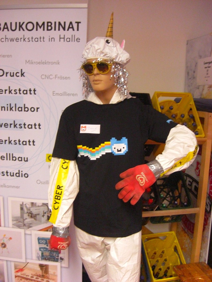 ebkhalle's tweet photo. Bernd hat bereits sein T-Shirt von @jhackthalle bekommen https://t.co/G7aJzMrx1S