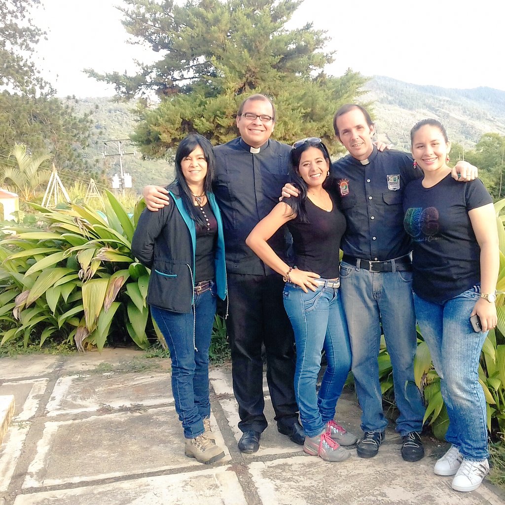 capellaniauc's tweet photo. Felicidades al padre Juan en su Aniversario Sacerdotal número 05! @Porxtojuan @padrejoel95 @UCarabobo @TiempoUC @Greivinfg @biuscmy https://t.co/GzHTH0WNTq