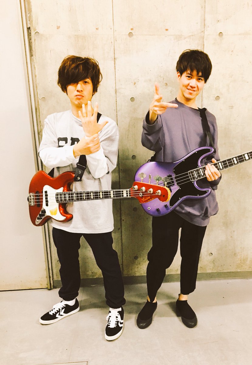 長島涼平 夜の本気ダンス ツアー初日呼んでくれてありがとう めちゃくちゃ楽しかった 仮面ライダー好きのマイケルと 仮面ライダードライブとビルドのポーズ お互い使ってるベースのメーカーも一緒なんだぜ 夜の本気ダンス 夜ダン 夜にダンス