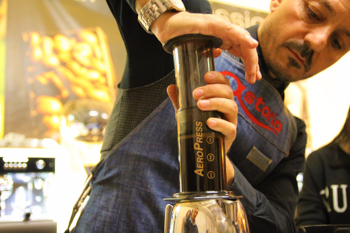 flairtender_snc's tweet photo. .....e anche il terzo giorno di #caffetteria e #latteart è andato! 
E anche stasera grosse sorprese targate #flairtender &amp; @pavincaffe per i nostri nuovi amici! 
Sei ancora in tempo per regalarti la #formazione di alta qualità #cosaspetti? 
https://t.co/3ASDGSlQ0h https://t.co/3EClNqrONR