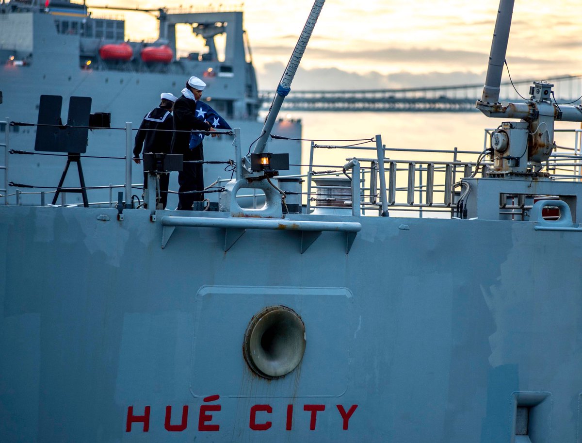 Happy Birthday to the <a href="/USMC/">U.S. Marines</a>! USS Hue City is in #NYC to celebrate &amp; brought #Marine veterans of the ship’s namesake battle with them. #VeteransWeek