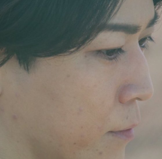 お ふ と ぅ ん على تويتر アイラインは黒目の部分に そして右目の泣きぼくろはやはりある