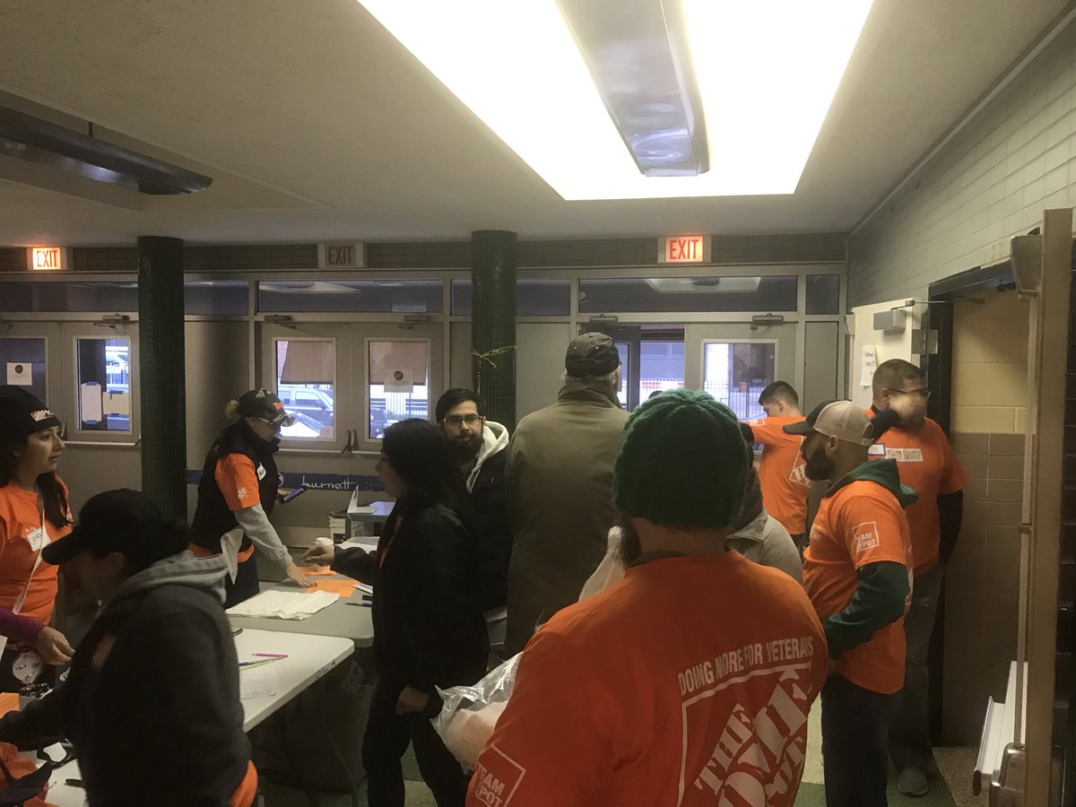 BenTenTHD's tweet photo. Let’s go! Team Depot volunteer event! I live for this! #givingback @homedepot1912 @Manny_CubFan @troyer_paige @Pabasel12 https://t.co/hUnSZtJ3da