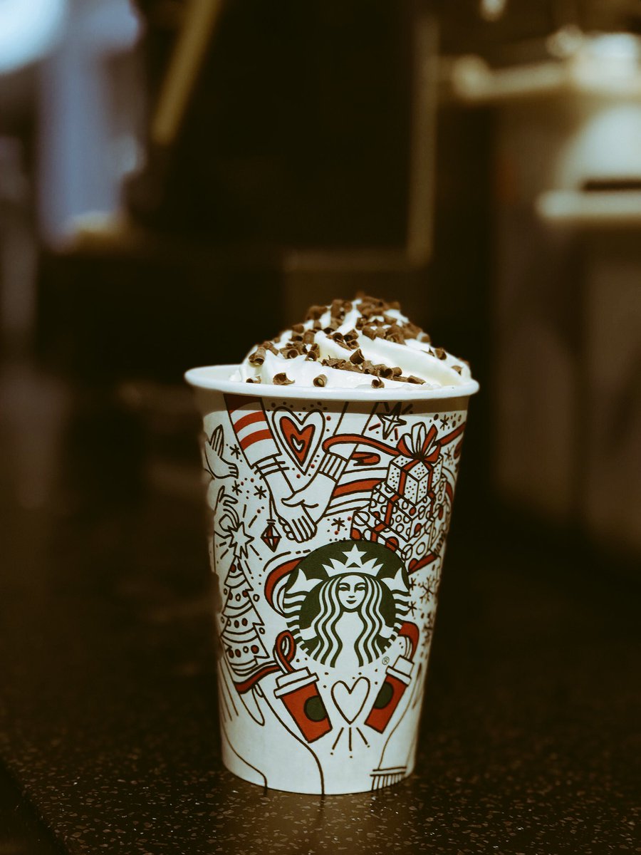 VictorStarbucks's tweet photo. starbucks is wishing you a happy holiday! ♥️❄️💚 https://t.co/Qw08yaulvQ