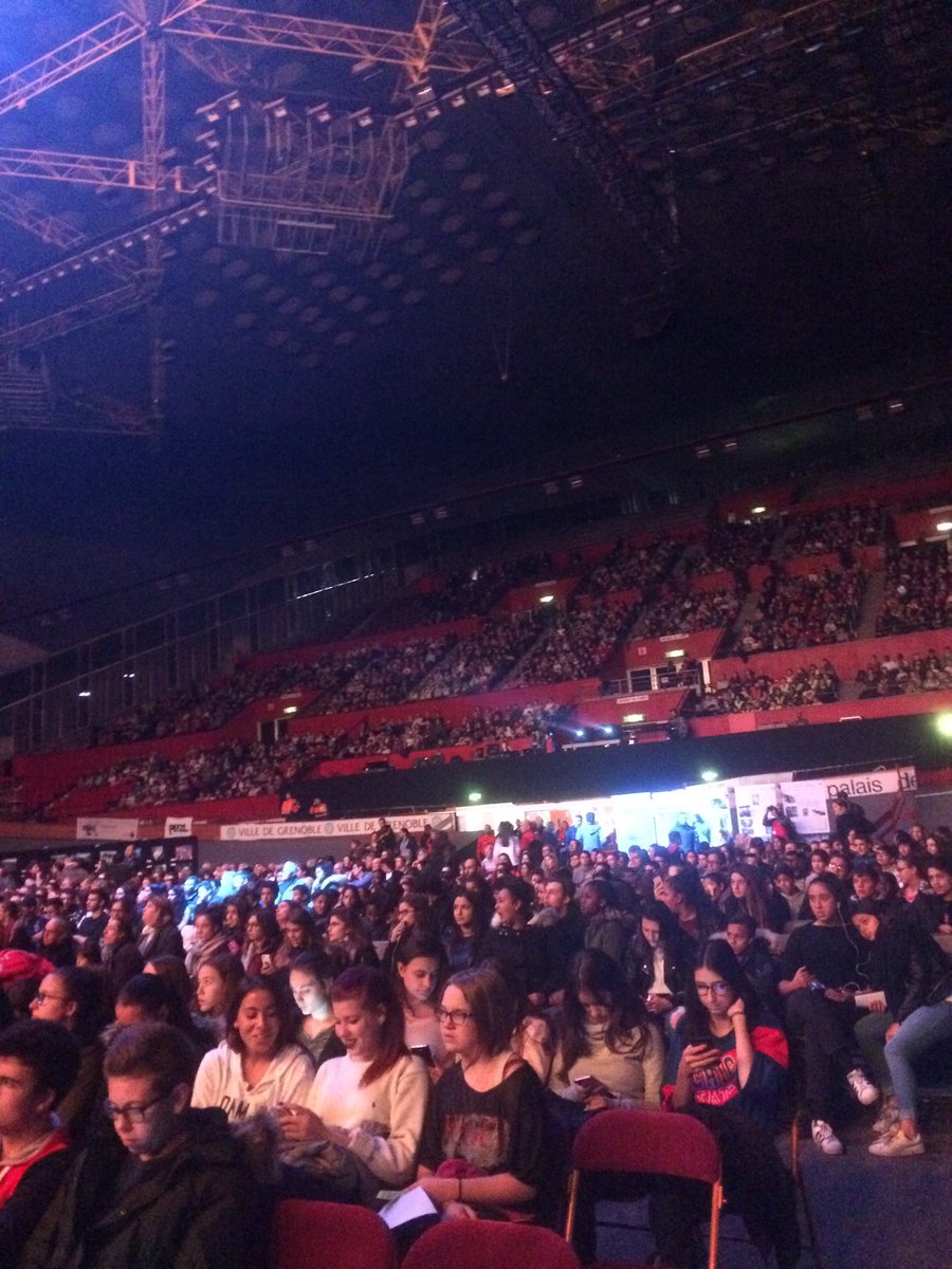 pierremeriaux's tweet photo. Jeunes et montagne au top DE nos priorités et ça marche : LE palais des sports de grenoble ultraplein Avec 3000 élèves et leurs profs pour les excellentes rencontres @MontagneScience  merci A Eric Larose et toute l'équipe ! https://t.co/ncqqxh8j2o