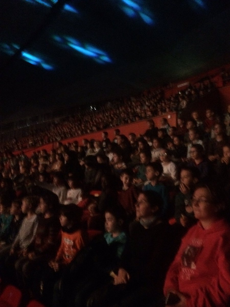 pierremeriaux's tweet photo. Jeunes et montagne au top DE nos priorités et ça marche : LE palais des sports de grenoble ultraplein Avec 3000 élèves et leurs profs pour les excellentes rencontres @MontagneScience  merci A Eric Larose et toute l'équipe ! https://t.co/ncqqxh8j2o