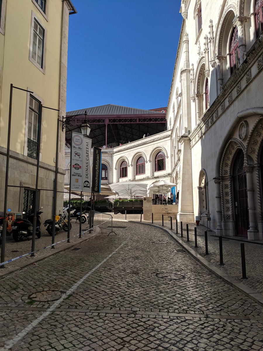 cugwmui's tweet photo. Quick walk around #lisbon #pracadecomercio https://t.co/36l2O82Fvw
