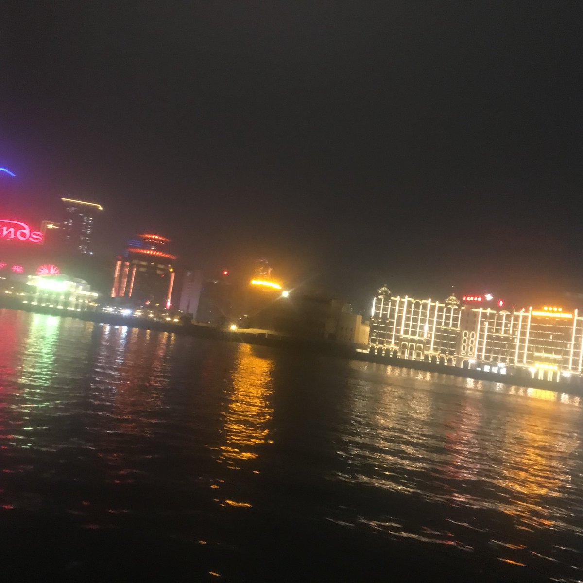 ux_lw's tweet photo. 夜景はほんまに綺麗やった✨ https://t.co/uRto4abkU7