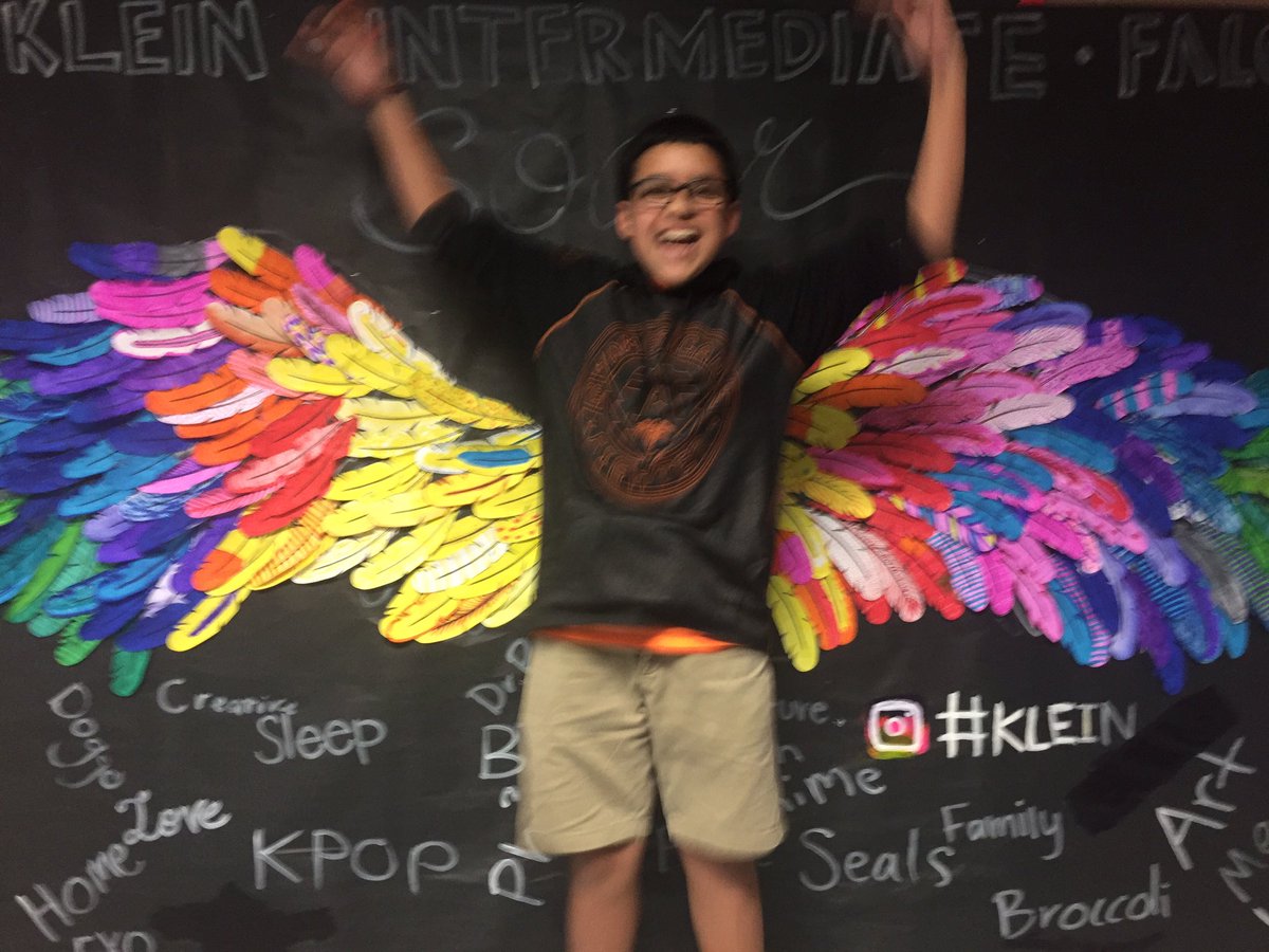 ArtPham___'s tweet photo. What makes you SOAR higher? #kleinfalcons #KIDrawingSociety #selfieFriday https://t.co/ZjITeZhFcn