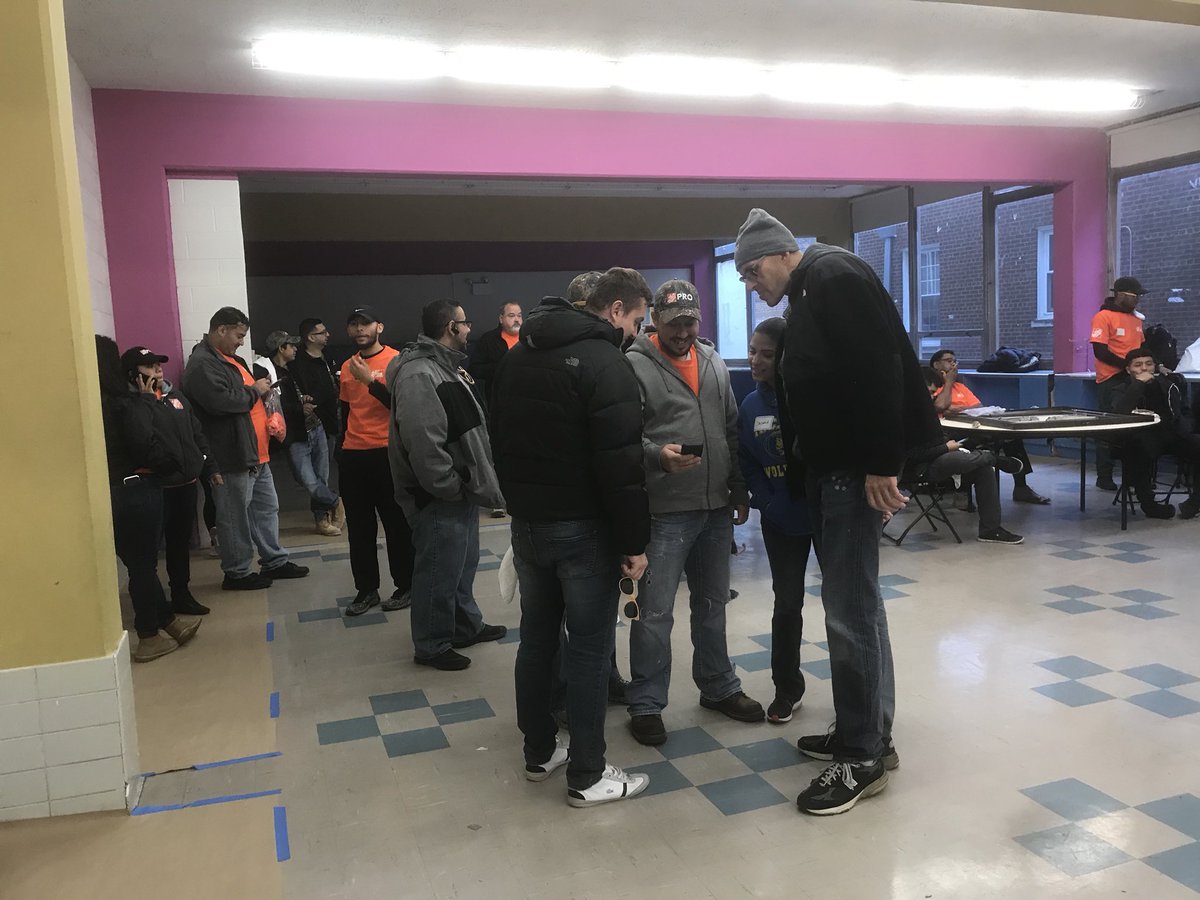 BenTenTHD's tweet photo. Full house here for out team depot event! Big Thanks to our veterans! #teamdepot #givingback @Manny_CubFan @homedepot1912 https://t.co/dQxFLGmbki