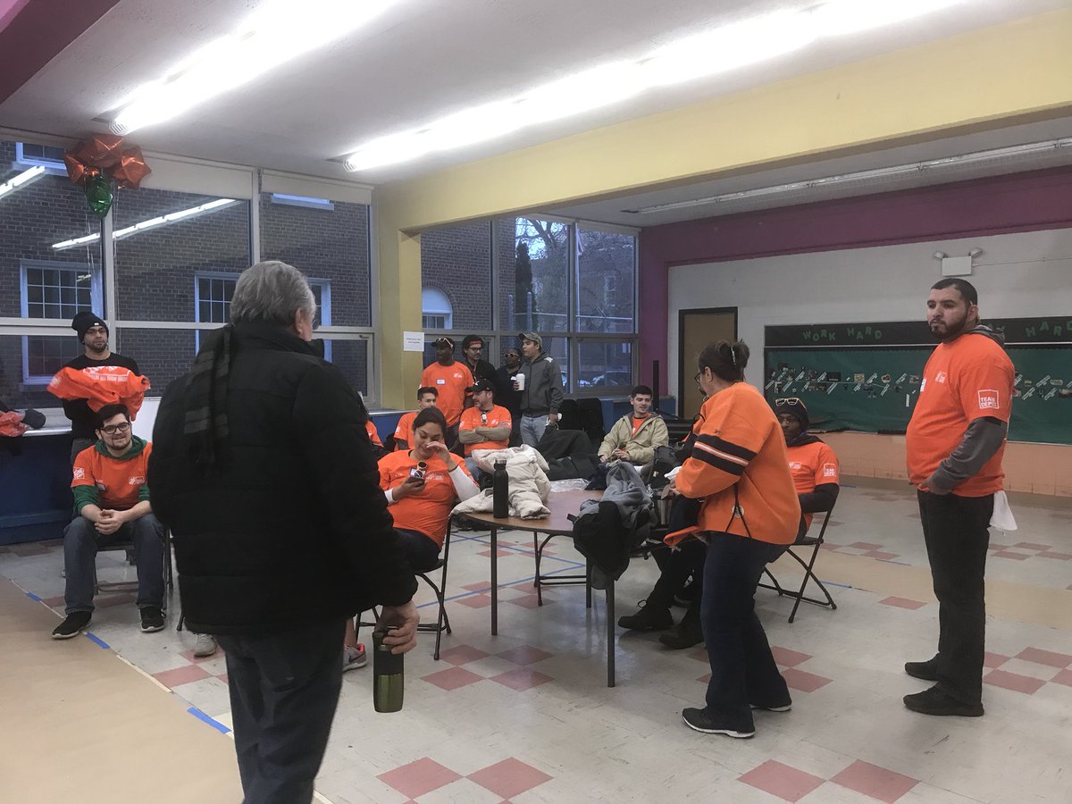 BenTenTHD's tweet photo. Full house here for out team depot event! Big Thanks to our veterans! #teamdepot #givingback @Manny_CubFan @homedepot1912 https://t.co/dQxFLGmbki