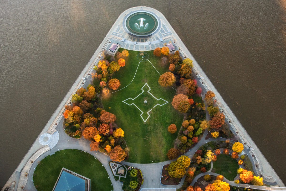 DaveDiCello's tweet image. The trees in Point State Park in downtown #Pittsburgh glow beautiful shades of fall as the fountain at the Point rises into a chilly autumn evening.