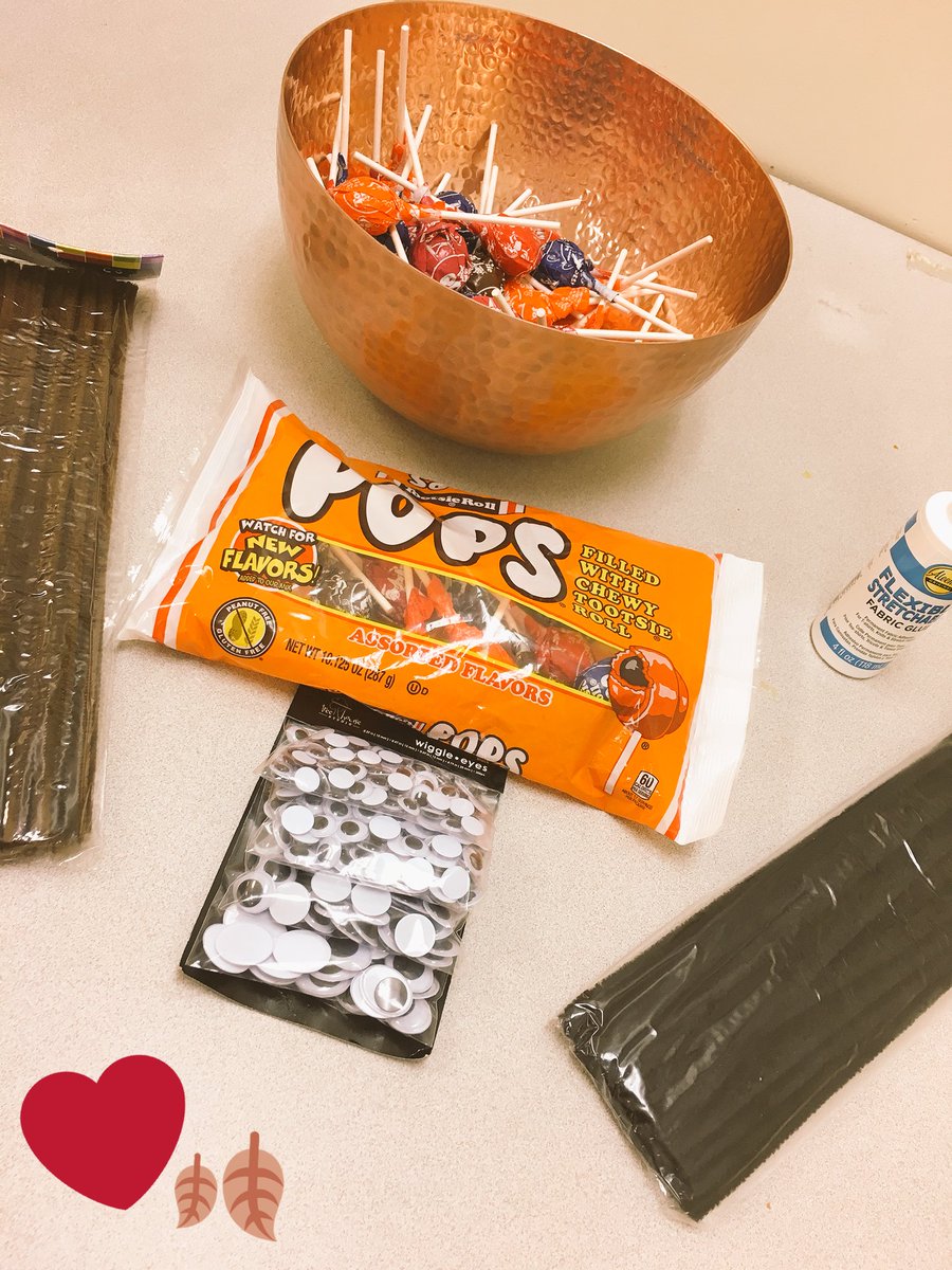 KatieTargetLady's tweet image. Happy #FastFunandFriendly Friday!We’re making Fall Critter Crafts today at T1509! 🍂✂️🎯