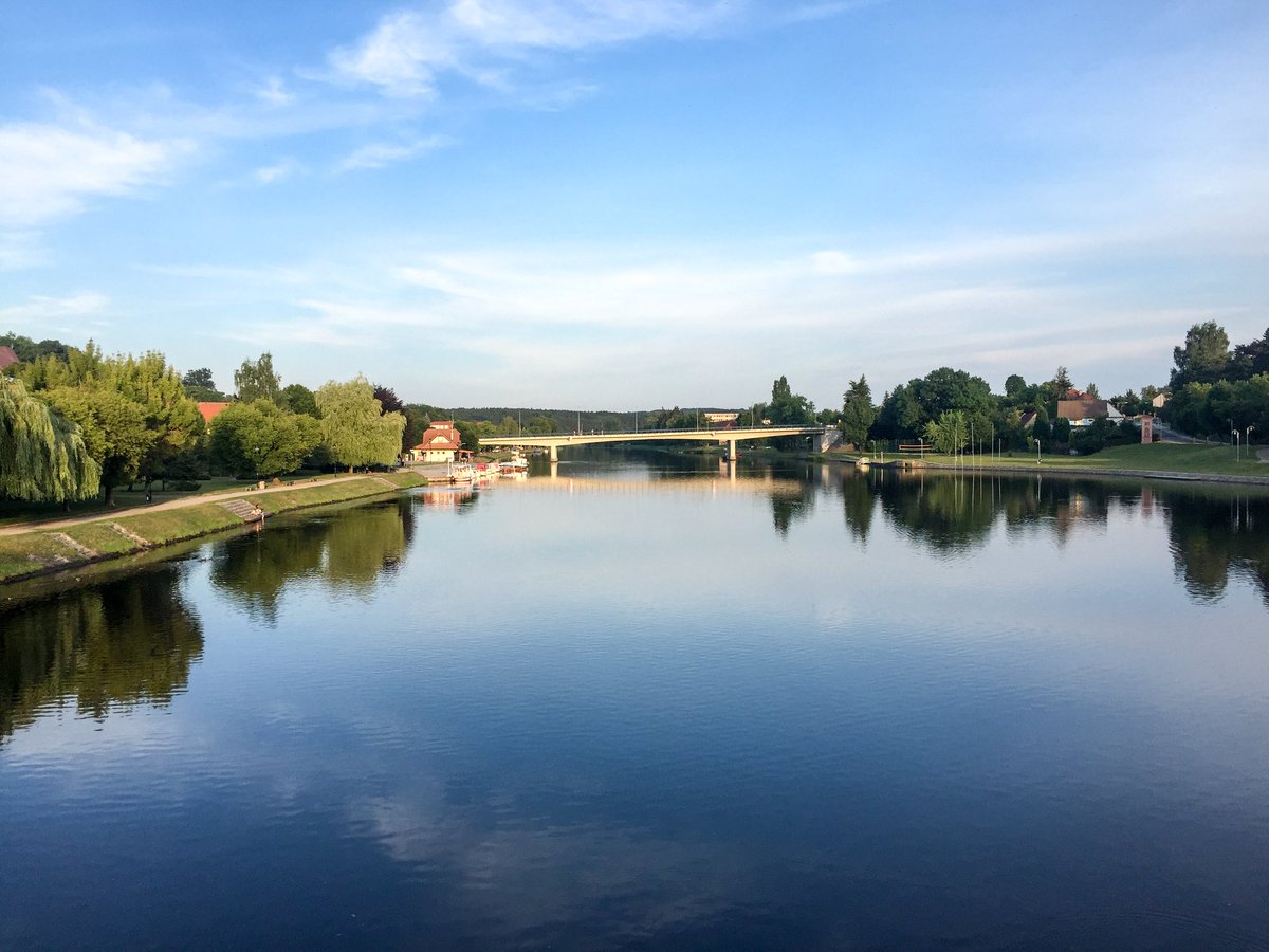 Lifeinclouds1's tweet photo. Zrcadlo, zrcadlo rekni, kdo je na svete zdejsim nejkrasnejsi.. 😊 #Czechia #lifeinclouds #clouds #MirrorMirror https://t.co/oCTbJhNwry