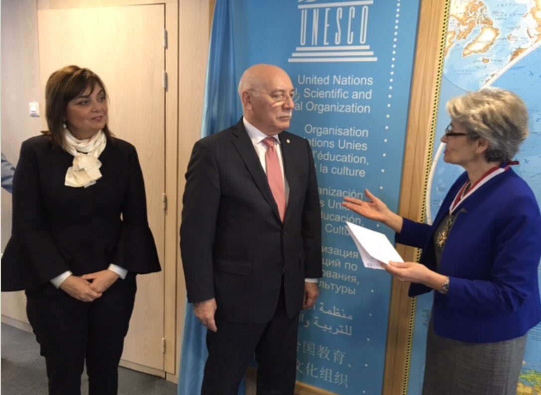 Merecido reconocimiento del Canciller <a href="/EladioLoizaga/">Eladio Loizaga</a> a la Directora General de la Unesco <a href="/IrinaBokova/">Ирина Бокова</a> al término de su mandato, por su amistad y colaboración con el Paraguay