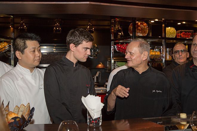 rwsentosa's tweet photo. Commemorating our first #280characters Tweet with something equally ground-breaking: the world's most starred chef Joël Robuchon introduces his two new Singapore Head Chefs at Resorts World Sentosa! #rwsmoments #rwsdining #Robuchon #Michelin
Find out more: https://t.co/HtK1uX5iCd https://t.co/jhGiHu1noc