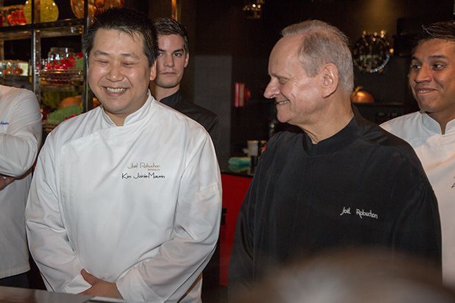 rwsentosa's tweet photo. Commemorating our first #280characters Tweet with something equally ground-breaking: the world's most starred chef Joël Robuchon introduces his two new Singapore Head Chefs at Resorts World Sentosa! #rwsmoments #rwsdining #Robuchon #Michelin
Find out more: https://t.co/HtK1uX5iCd https://t.co/jhGiHu1noc