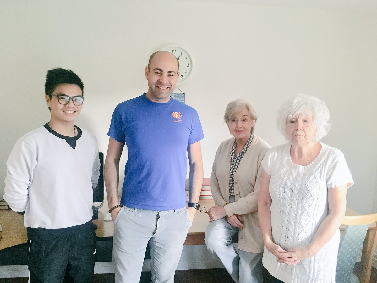 silversurfersrh's tweet photo. Today we delivered our 1st workshop. Volunteers did a great job helping attendees setting up email accounts &amp; updating devices 👨🏻‍💻👩🏽‍💻 https://t.co/ph2uF0Uyq8