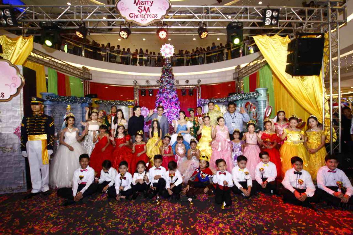 smsupermalls's tweet photo. LOOK: It was a royal afternoon with Cinderella, Belle, Rapunzel and Ariel at @SMCityBacoor! ❤ What a wonderful #SMagicalChristmas kick-off! 🎄 #MerrySMChristmas2017 #EverythingsHereAtSM https://t.co/x0mB6bibjG