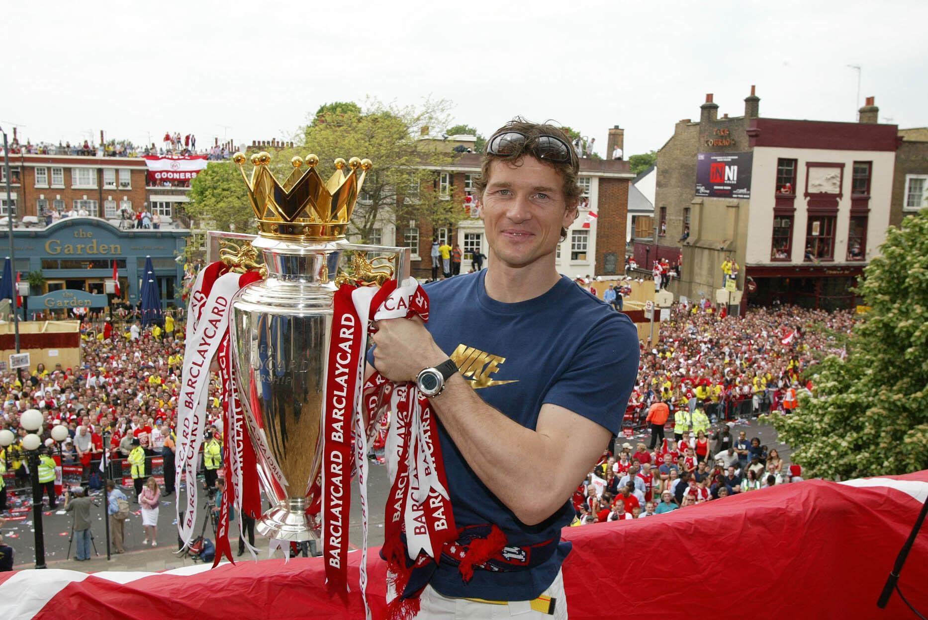 48 years old 147 appearances   77 clean sheets  Happy birthday to our German legend, Jens Lehmann! 