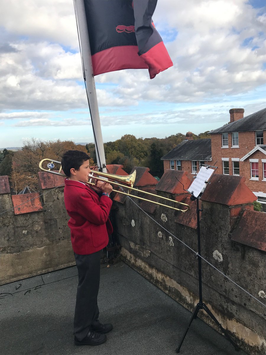 Copthorne Prep School paid their respects to those who lost their lives in the line of duty. #wewillremememberthem #remembranceday #lastpost