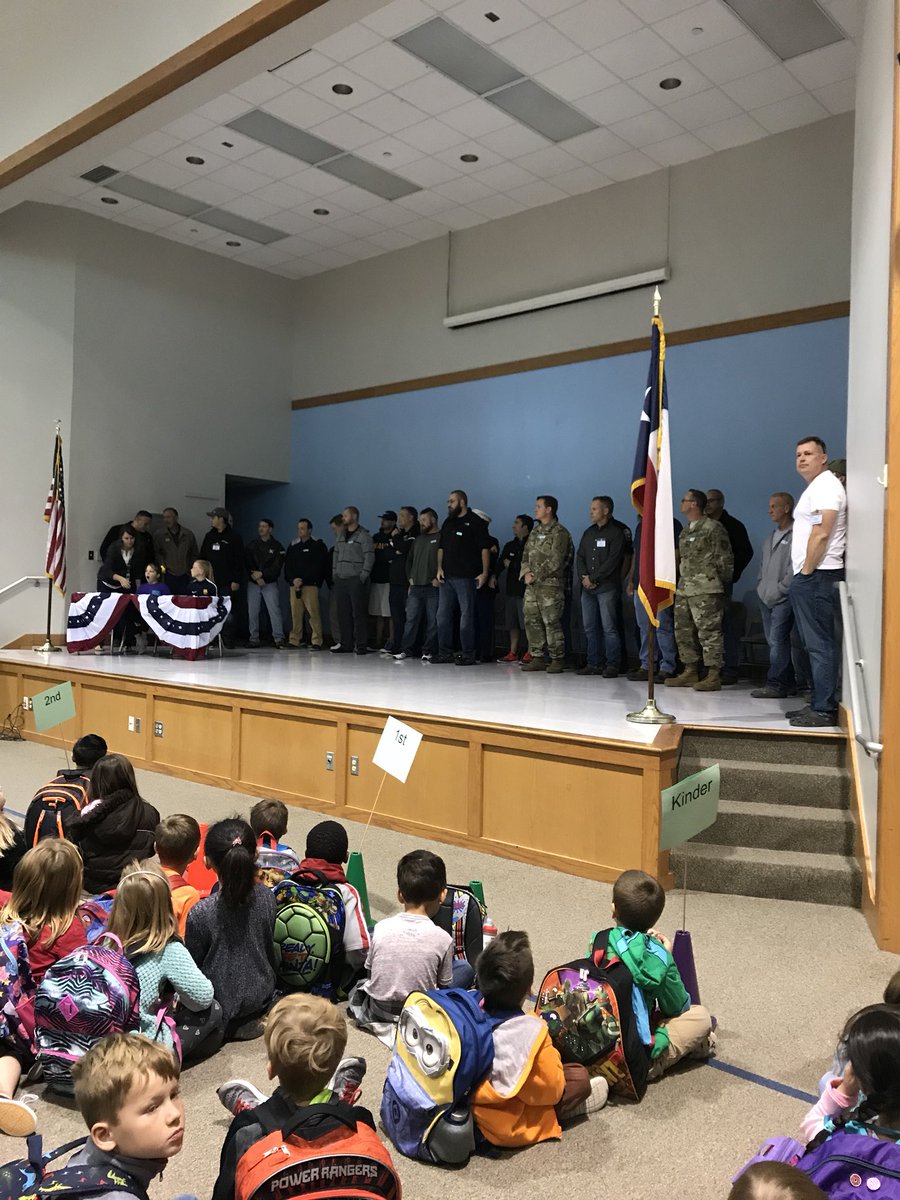 MrsRamirezClass's tweet photo. @PHEHuskies Honoring our Veterans #ProudAmerican https://t.co/r775Poc49Y