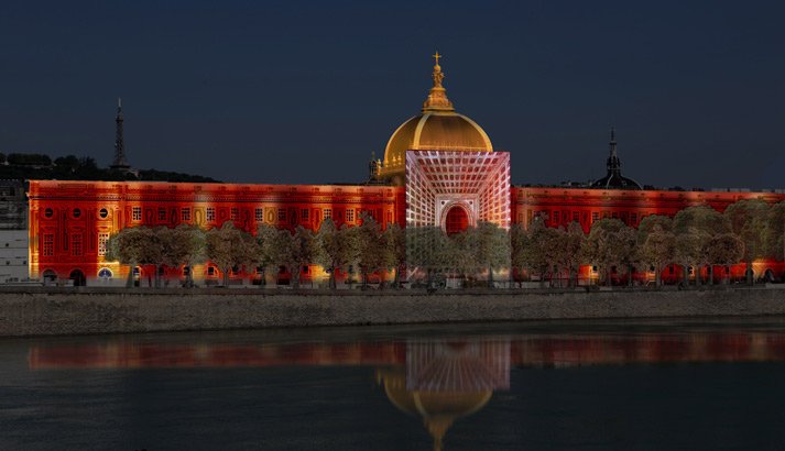 Première mise en lumière pour le <a href="/GrandHotelDieu/">Grand Hôtel-Dieu</a>  après le début des travaux pour ce site emblématique <a href="/villedelyon/">Ville de Lyon</a>. Découvrez le projet “Rayonnement” par #LaurentLanglois et #DanielKnipper fetedeslumieres.lyon.fr/fr/installatio… #FDL2017