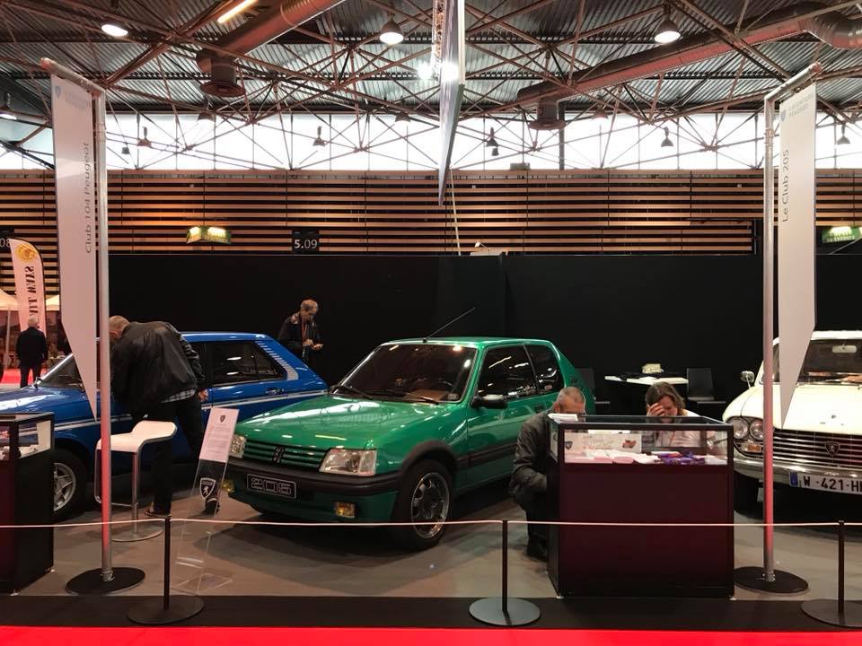 205gticdf's tweet photo. Le stand du @205gticdf vous attend au @Salon_EpoquAuto à Lyon avec cette année 4 voitures exposées. #205GTI #205CTI #309GTI #205GRIFFE
#205gticlubdefrance @AventurePeugeot @LeClub205 #Epoquauto2017 #Epoquauto @PeugeotFR #205gticdf #rougevallelunga #rougeécarlate #vertfluorite https://t.co/Jwwvr02XUJ