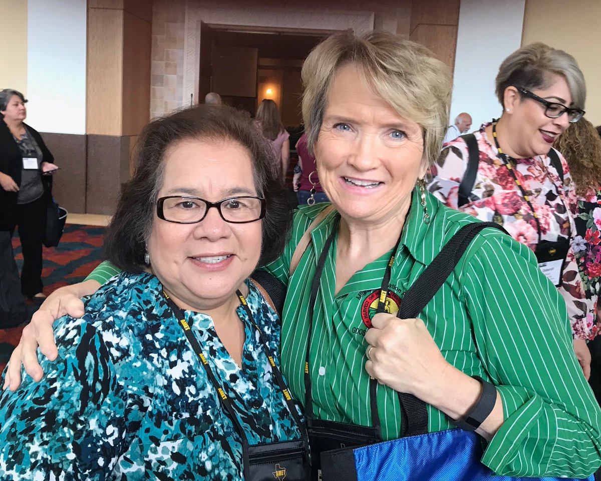 JaneParis10's tweet photo. Running into old friends at the AMET conference #ametconference https://t.co/q5Oi0d7wRE
