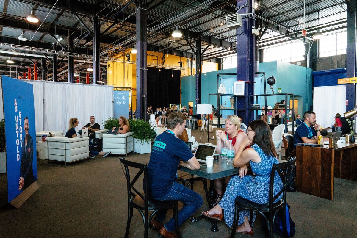 gofundme_pro's tweet photo. #FridayFeeling: Missing being at the #Collaborative17, so here are #FlashBackFriday moments! Get ready for 2018 >> https://t.co/WhTsLLEXXv https://t.co/4iLezvUDnf
