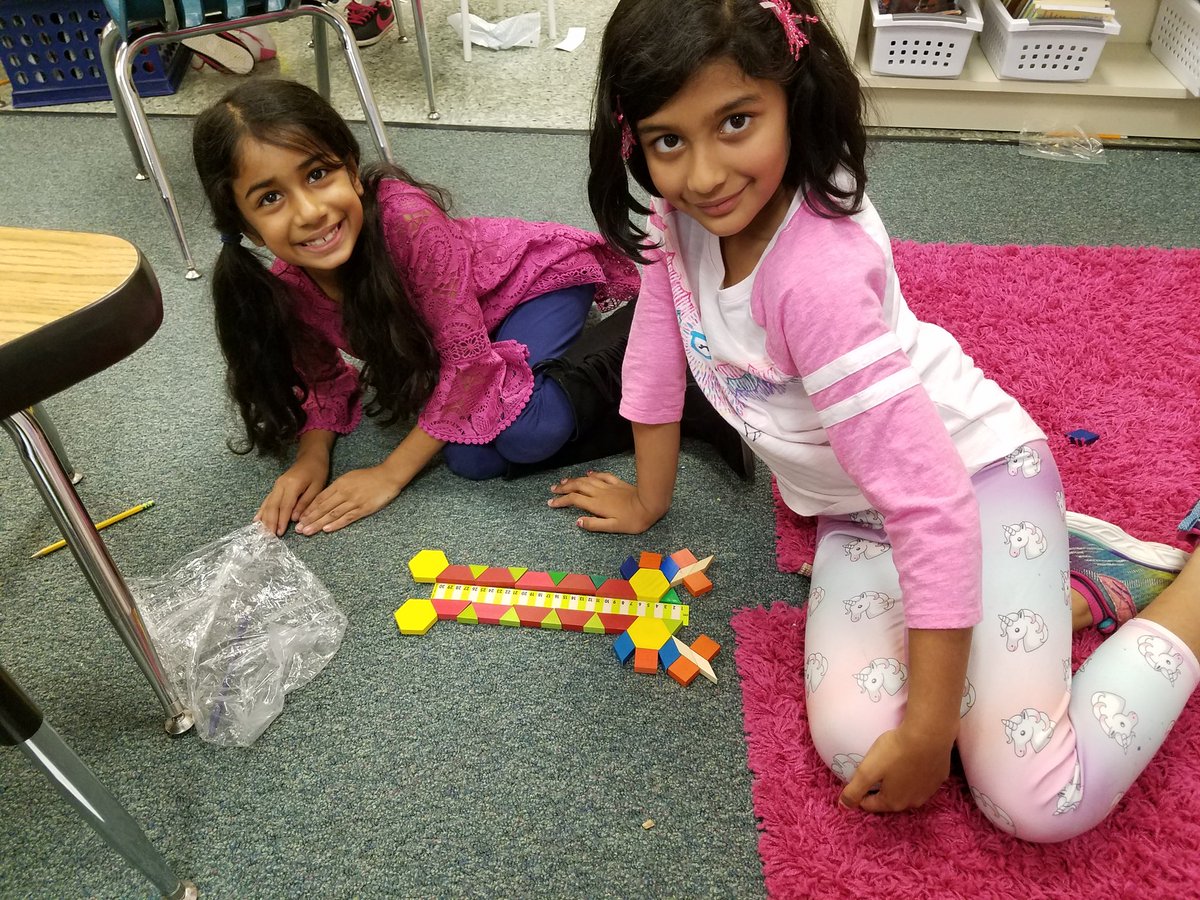 TeacherGant's tweet photo. Building symmetrical pictures with pattern blocks. #mathisfun #funingrade2 @colinpowelles https://t.co/rjDpbt6YaO