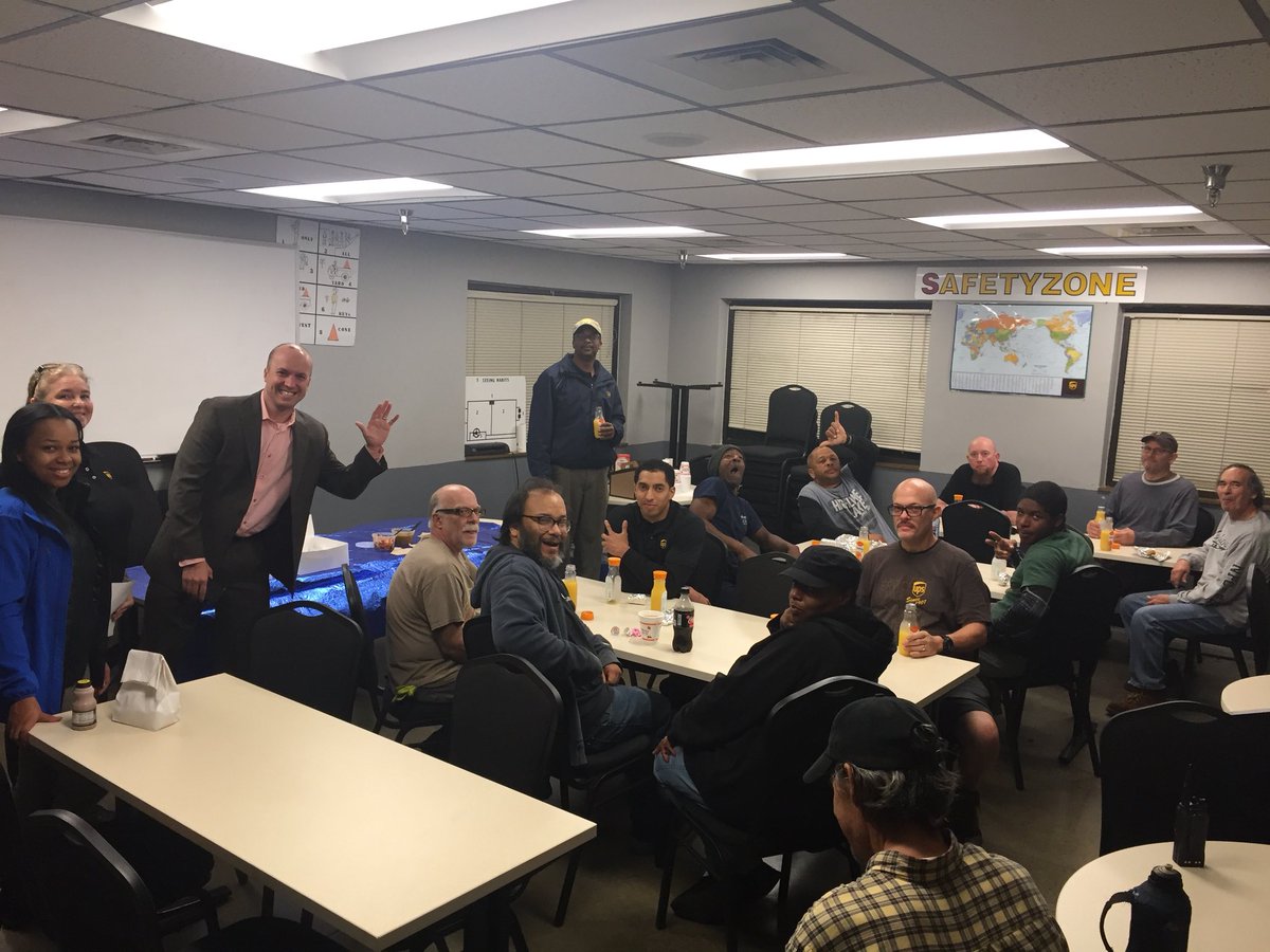 nicholasewest's tweet photo. Celebrating Veteran’s Day on the Austin Preload. Thank you to veterans everywhere for your Service!!! #GratefulUPSer #CapitalPride @Ricups @RedRiverUPSers @RGlenewinkel @LauraKuykendal3 @AustinTXPreload @RoundRock_Force @Georgetown_Jedi https://t.co/tfNIzaSdNy