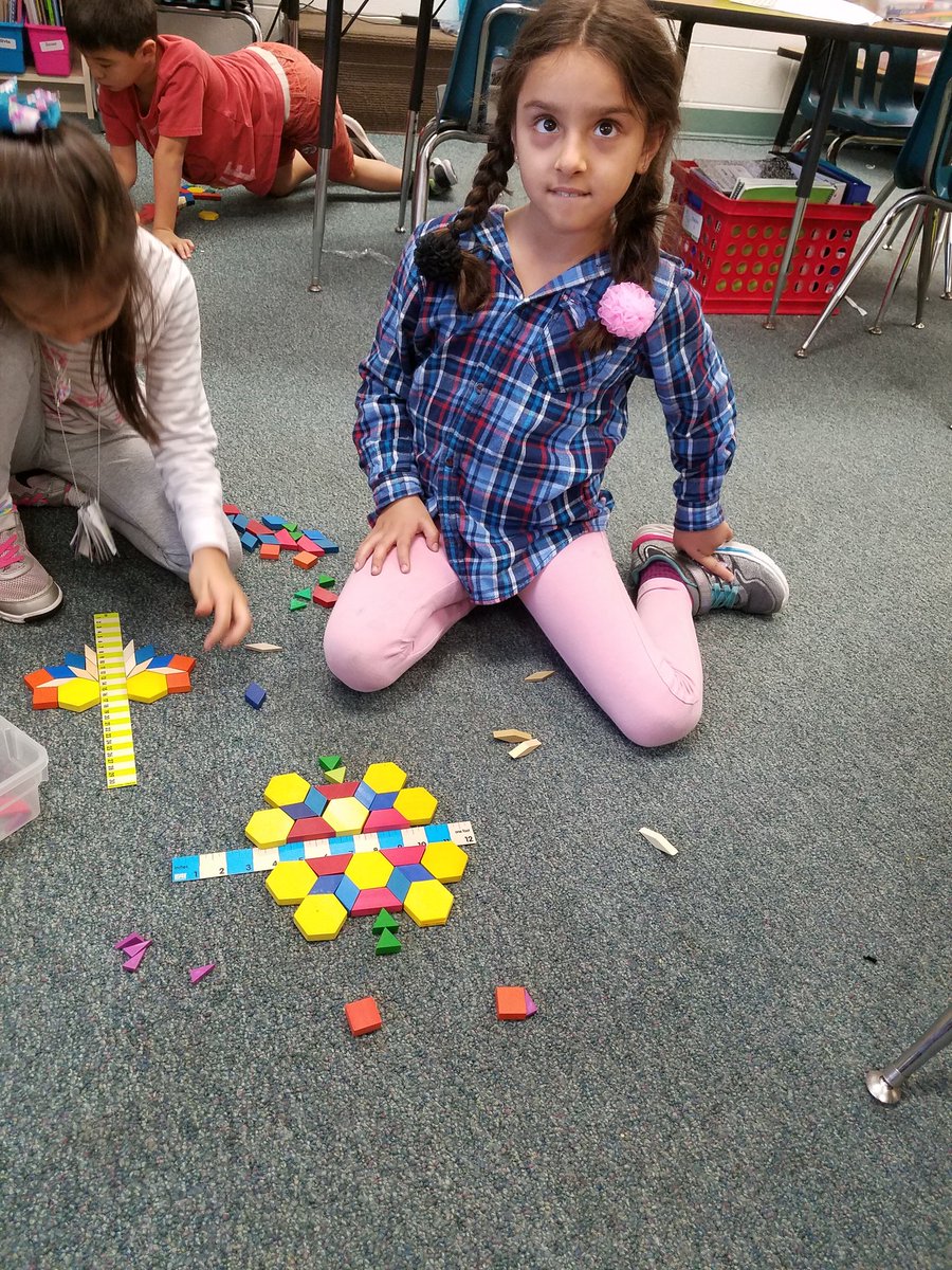 TeacherGant's tweet photo. More fun with symmetry. #mathisfun #funingrade2 @colinpowelles https://t.co/5aQ5o3Yrgx