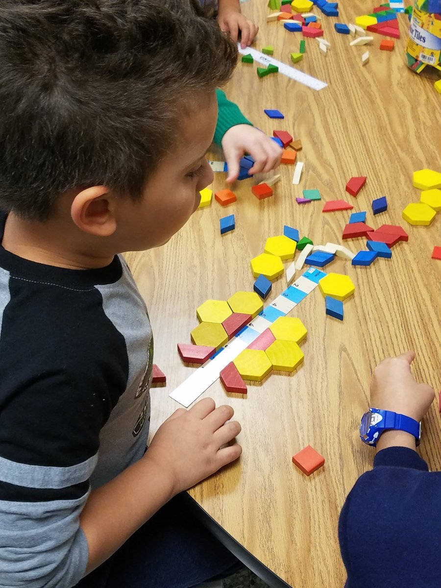 TeacherGant's tweet photo. More fun with symmetry. #mathisfun #funingrade2 @colinpowelles https://t.co/5aQ5o3Yrgx